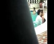 Gordinho metendo na piscina - Colombian Couple Caught Having Sex In A Public Poo from in public pool
