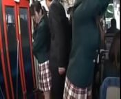 Extra&ntilde;o seduce y coje a colegiala en el bus 4 from jav asian bus