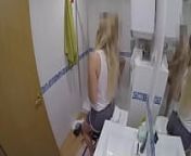 Paola shaves her pussy for her roommate... right before fucking him! from le trincee della prima guerra mondiale