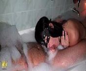 Ragazza arrapata lo fa sborrare nella vasca da bagno - Leaeken ITA from xxxမita ona