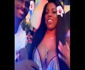 Ghanaian Celebrity tease big boobs on camera from ghanéenne