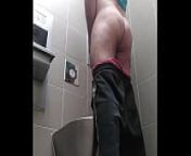 A guy with a shapely ass pees and farts in a public toilet from ben 10 gay xxx snuwetha basu pussy fuckengali open sex