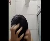Emo tomando banho ao som de Linkin park from indian pussy linkin