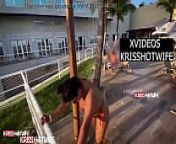 Kriss Hotwife No Chuveiro Da Piscina Do Hotel Exibindo Com Seu Micro Biqu&iacute;ni from bikini shower big ass