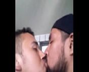hetero casado se deja besar from gay kontol besar