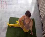 Regina Noir. Yoga in yellow tights doing yoga in the gym. A girl without panties is doing yoga. An athlete trains in a public yoga room. C 1 from atq official yoga in yellow panties