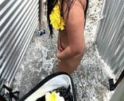 Grabada mujer culona bbw en vestidor al aire libre from outdoors in stochkings