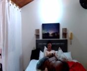 My neighbor's wife gives me a wonderful blowjob in her room while she sucks him off and I film her from 在邻居家门口淘气 naughty at the neighbor39s door