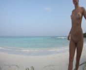 Naked on the ocean from nudisme