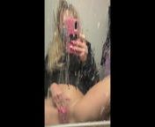 Girl squirts EVERYWH3R3 on airplane from girls solo squirting