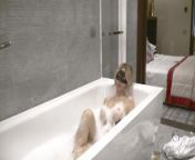 Smuk erotisk video Sonya Gold tager et bad! Meget sexet 4K Ultra HD from big weght boobs ganga bath