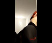 Tattooed Redhead went shopping in Buenos Aires with ripped leggins on her ass and didn't realize it! from 购物数据shuju678点com币料 smo