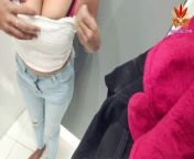 Fiton එකේ හොරෙන් ඇදුම් මාරු කරනවා බැලුවද Sri Lanka Sexy Babe puts on Pants in a fitting room from jil katha