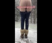 Ass jiggle in the snow from la fonte des neiges